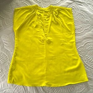 Ryocco (Made in Colombia) Blouse 100% polyester. Size XL. V-neck.